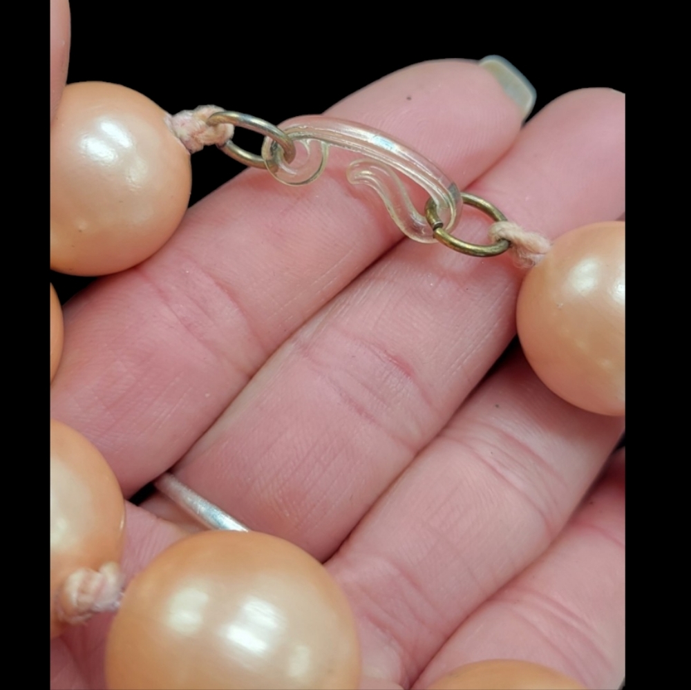 Vintage 1960's Peach Moonglow Bead Necklace - Picture 4 of 8